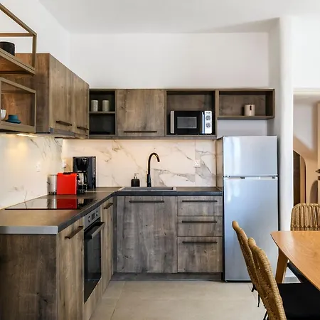 The Mykonist Merchia & *