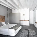 The Mykonist Merchia & בית נופש