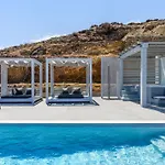 The Mykonist Merchia & בית נופש