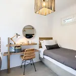 The Mykonist Merchia & בית נופש Merchia Beach