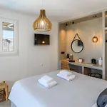 בית נופש The Mykonist Merchia & *