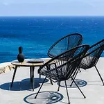 The Mykonist Merchia & בית נופש