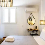 The Mykonist Merchia & בית נופש