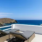 בית נופש The Mykonist Merchia & *