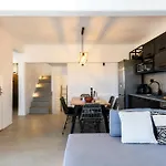 The Mykonist Merchia & בית נופש Merchia Beach