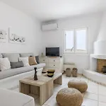 The Mykonist Merchia & בית נופש