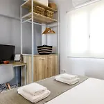 בית נופש The Mykonist Merchia & Merchia Beach