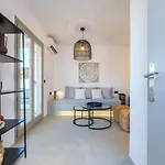 בית נופש The Mykonist Merchia & Merchia Beach