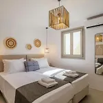 The Mykonist Merchia & בית נופש